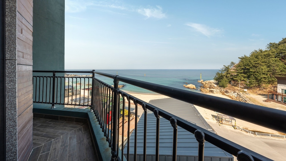 Capella Oceanview Spa Resort Goseong