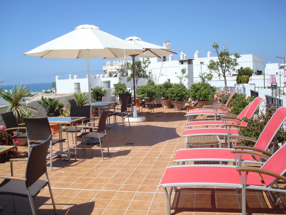 Hotel Almadraba Conil - Image 1