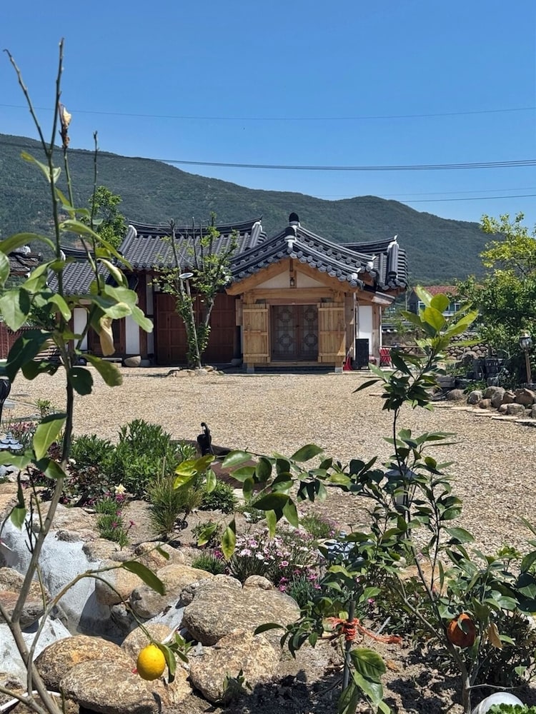 Jukrokjungsa hanokstay