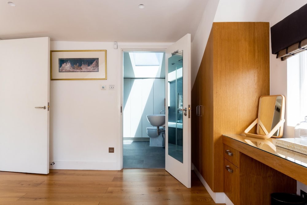 NEW Stunning 5BD Kensington House
