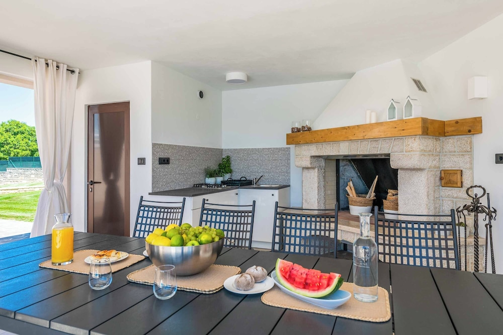 Villa Rosewood