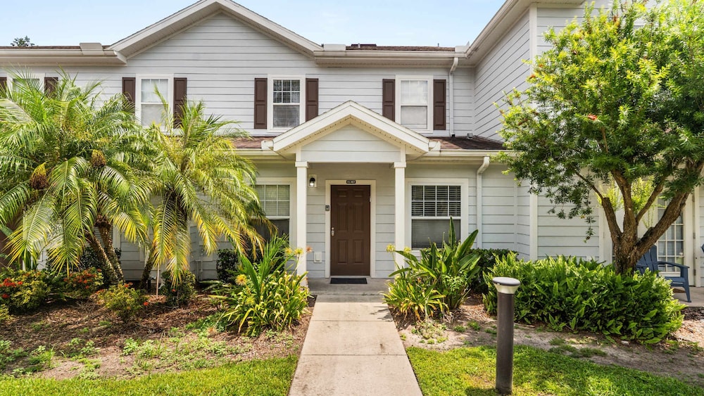 Upstay Modern 3BR Townhome w Pool Near Disney