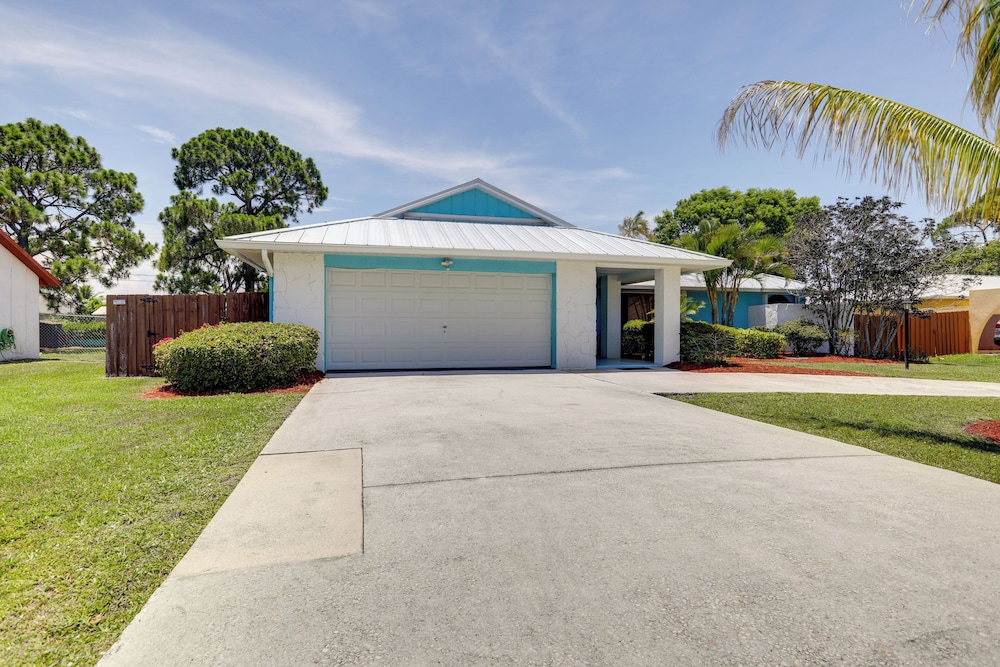 Private Pool & Yard: Family Home in Port St Lucie