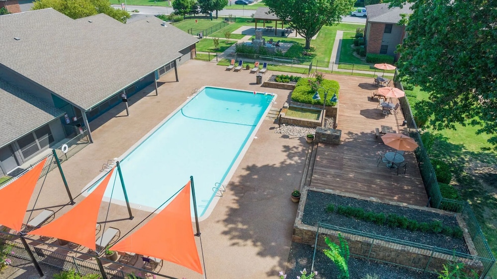 Landing at Echo Trail Apartments - 1 Bedroom In..