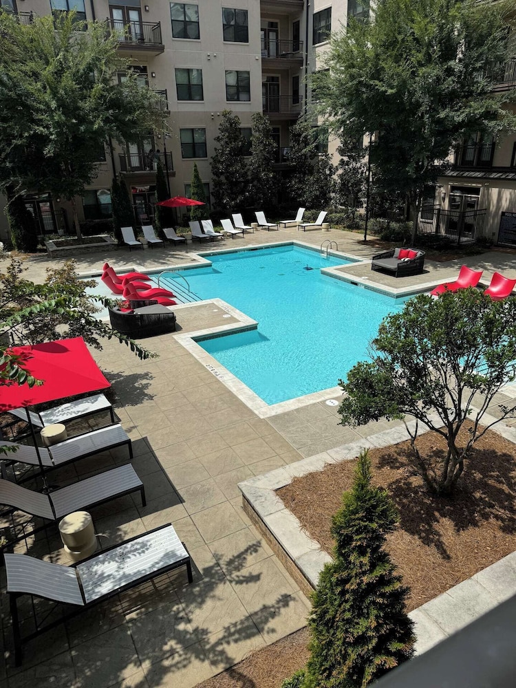 Luxury Midtown Oasis Rooftop Pool