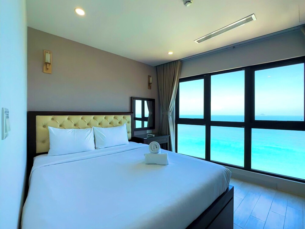 Gold Coast Balcony Serviced Apartment
