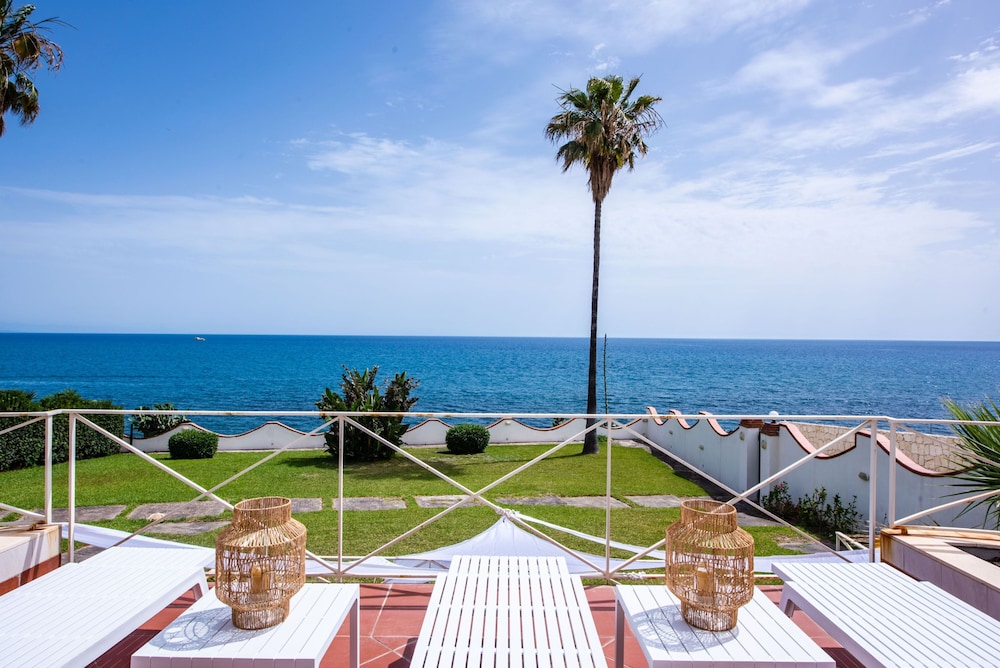 Villa Acqua Saracena by Wonderful Italy