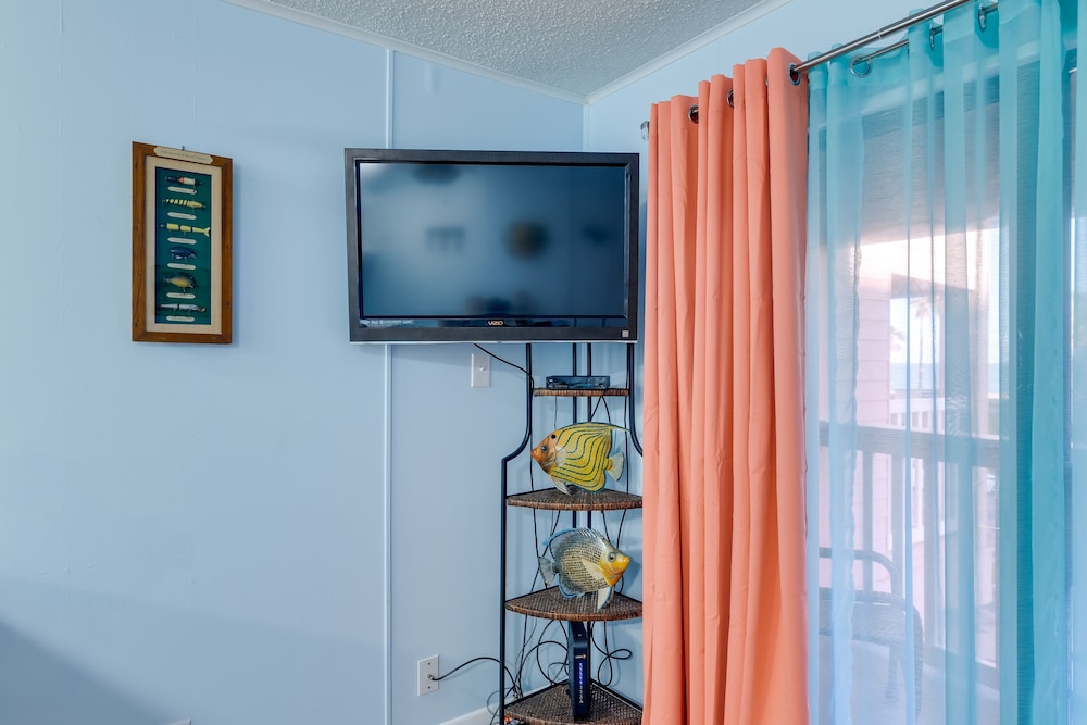 Corpus Christi Condo w/ Balcony & Beach Views! view 4