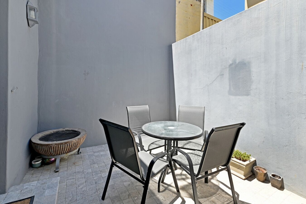 Two Bedroom Sea Point Secure House