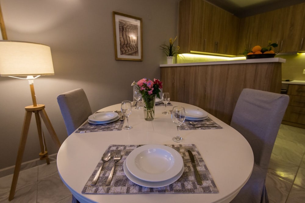 Regalo Apartments