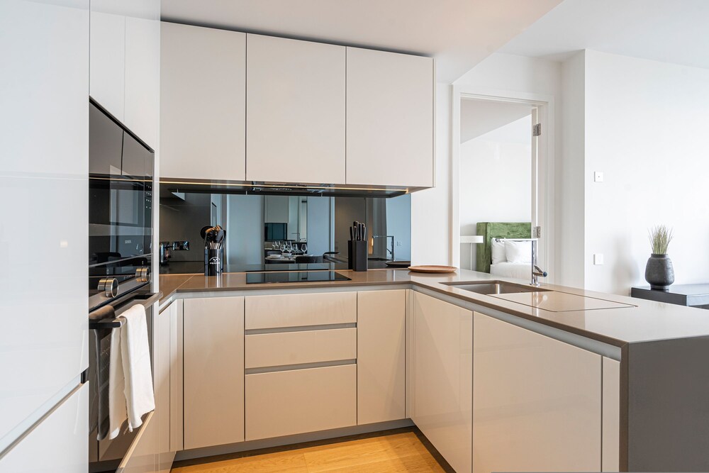 Sensational Two-bedroom Apartment by the River