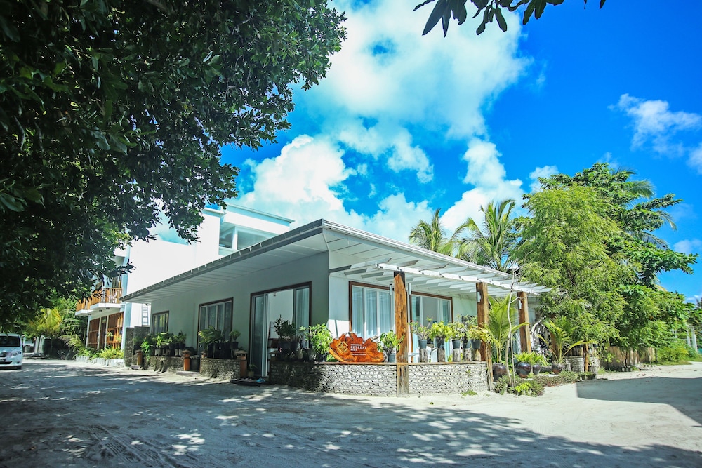 Dhigurah Retreat Beach