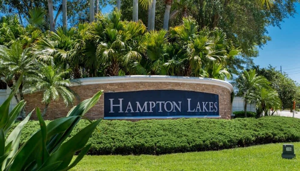 Villa Minutes From Disney 4bd 3Bt Private Pool Games