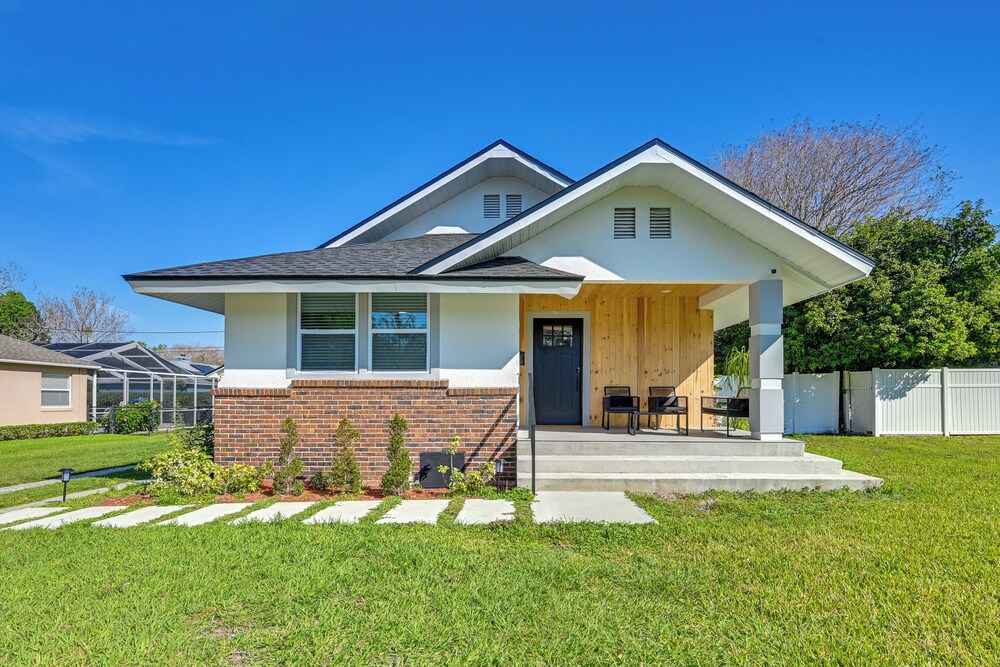 Modern Lakeland Golf Retreat w/ Putting Green