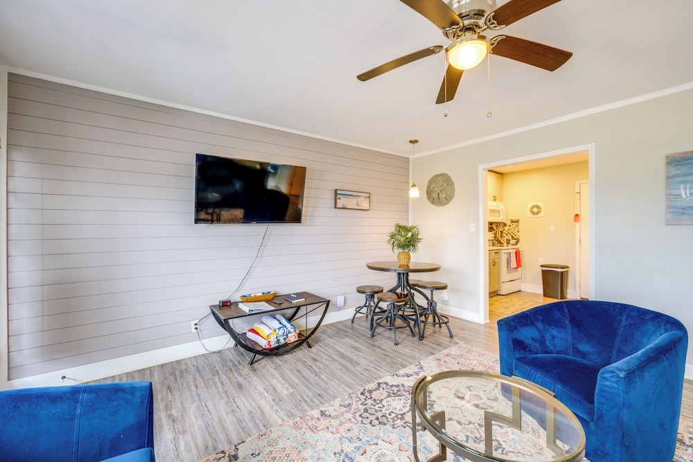 Walk to Beach & Pier: Updated Abode in Rockport!