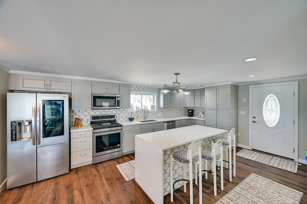 Weymouth Waterfront Getaway w/ Swim Spa & Hot Tub