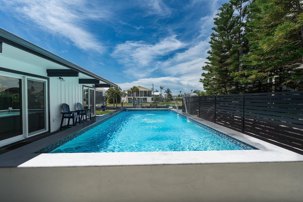 Curlew Beach Cottage