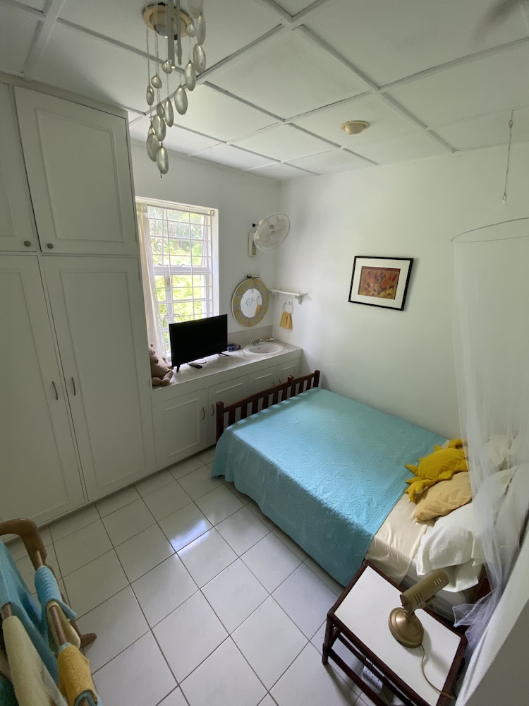 Barbados Chi Guest House