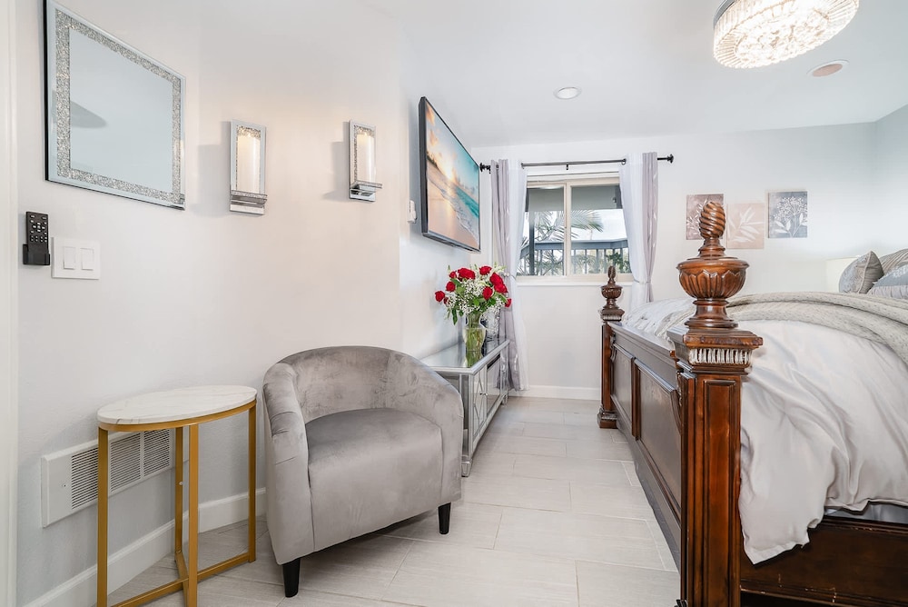 Luxury Oceanfront Condo With Private Beach Access