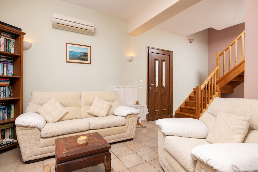 Superior 2-brm Villa, Ideal Locale,300m From Beach view 3