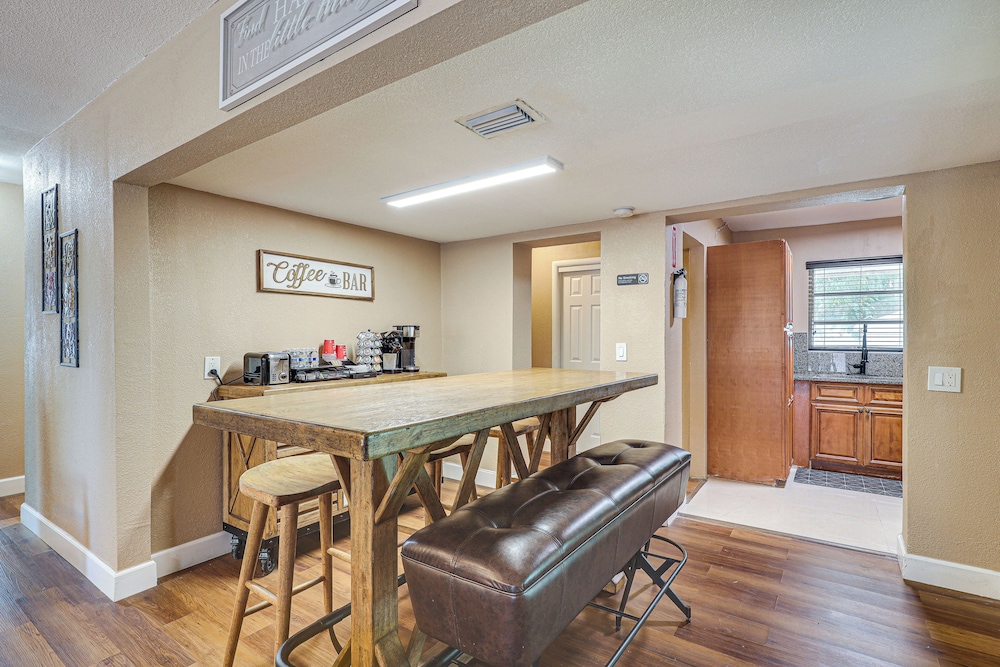 11 Mi to South Beach: Home w/ Screened Porch!