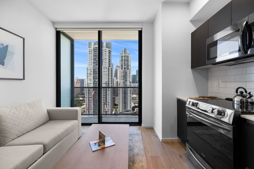 Exquisite Bay View Studio at Miami