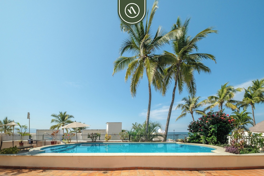 Condos with Pool - Near to the Beach