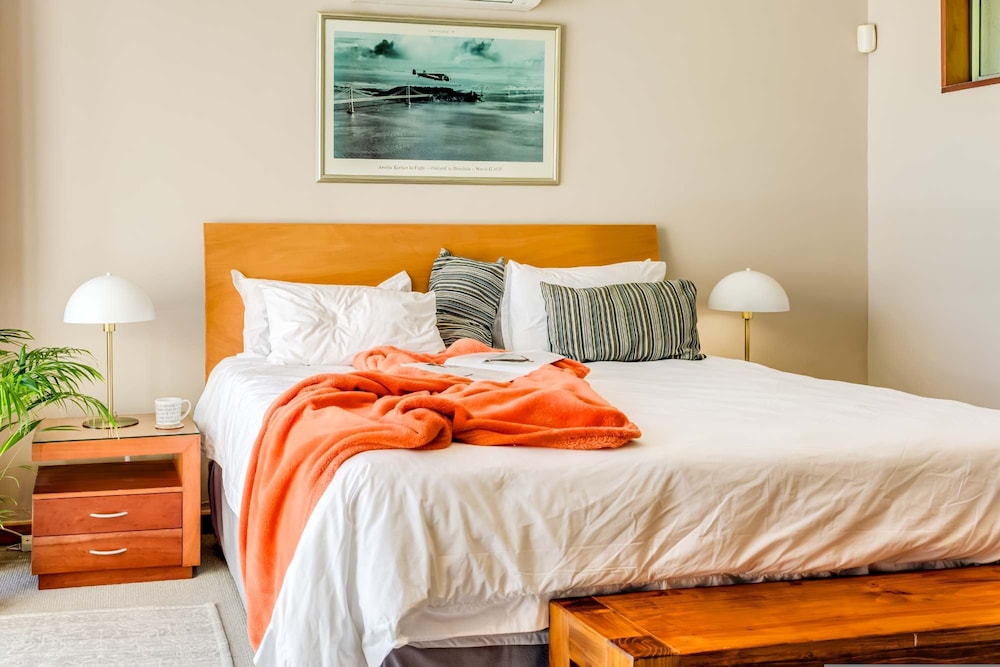Refined Comfort and Scenic Beauty at Aviewor2