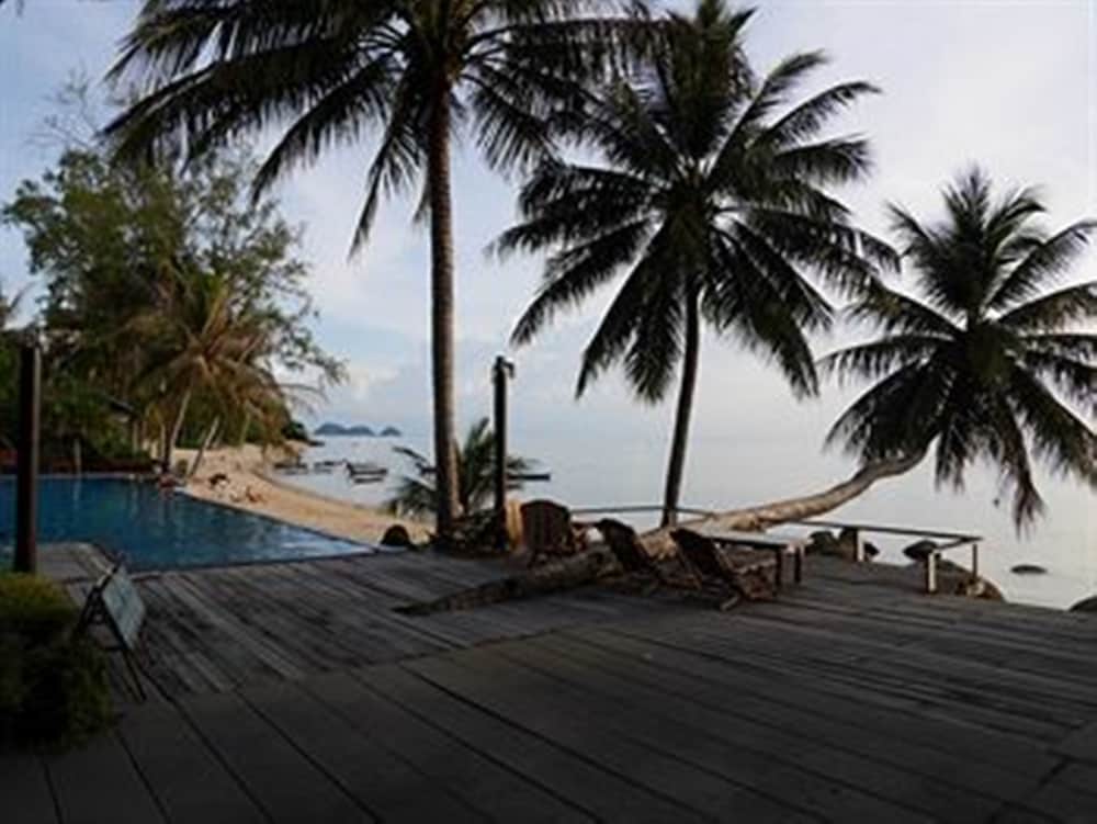 Sunset Cove Resort