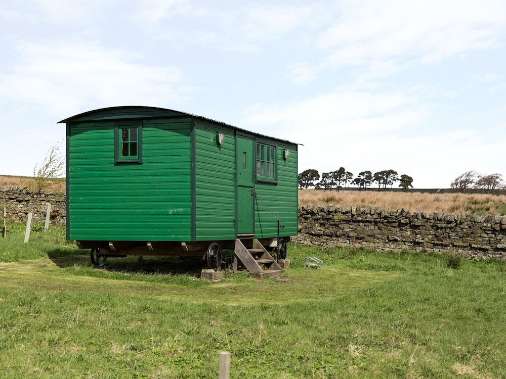 Peat Gate Shepherd's Hut view 2