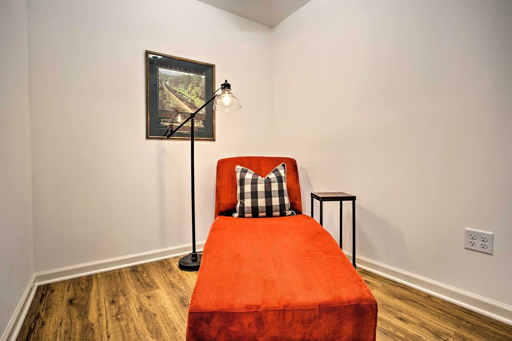 Newly Remodeled Apartment on Main Street in Saluda - Property Image 9