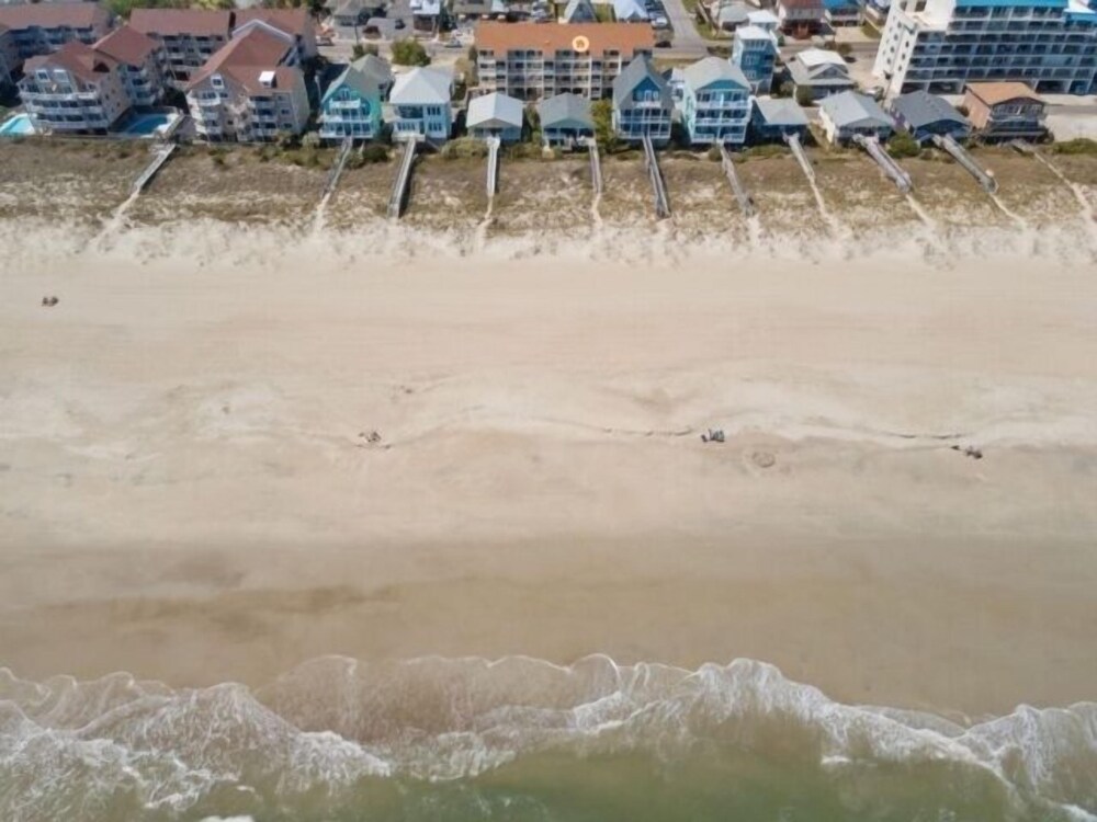 Breezy Does It - Take It "br-eezy" While You Stay In The Heart Of Carolina Beach. One Minute Walk To The Beach! 1 Bedroom Condo by RedAwning view 4
