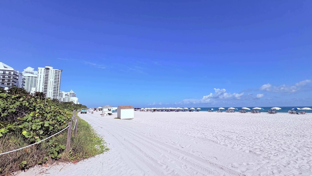 Retro Miami Getaway With Free Parking 1 Minute From Beach