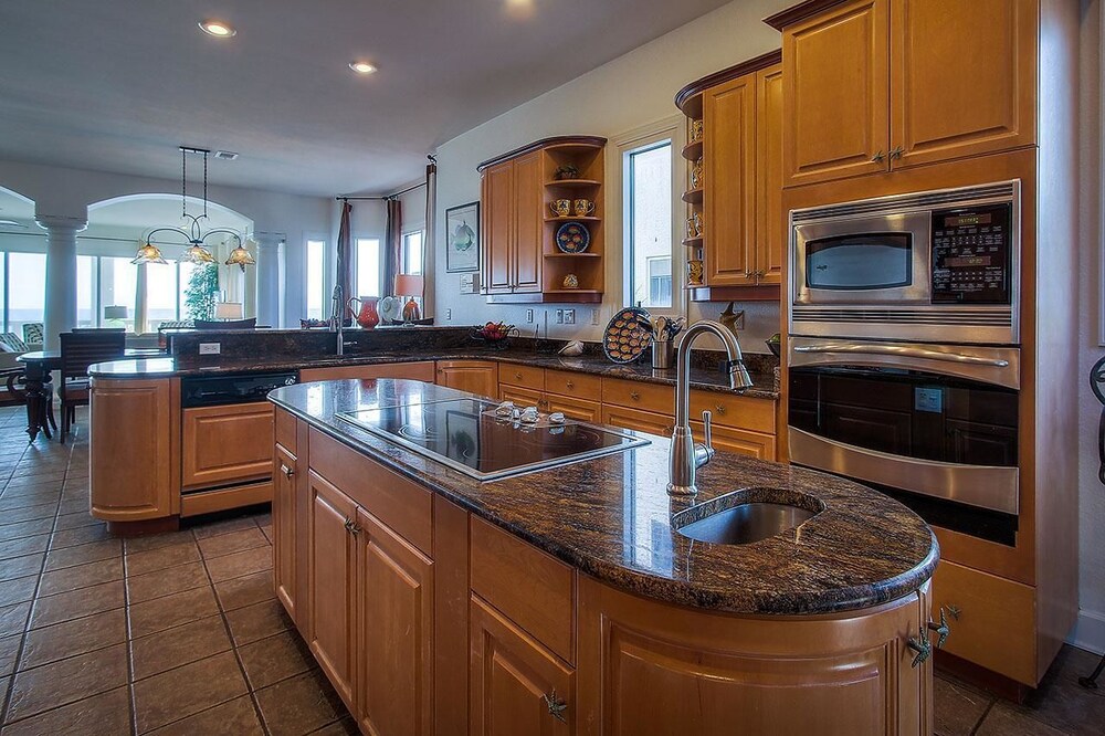 Vista Bella del Mar 5 Bedroom Holiday Home by Five Star Properties