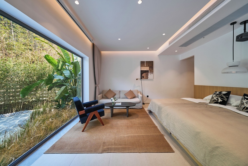 Miyue Shenzhen Tianlu Secret Wild Wizard Holiday Hotel