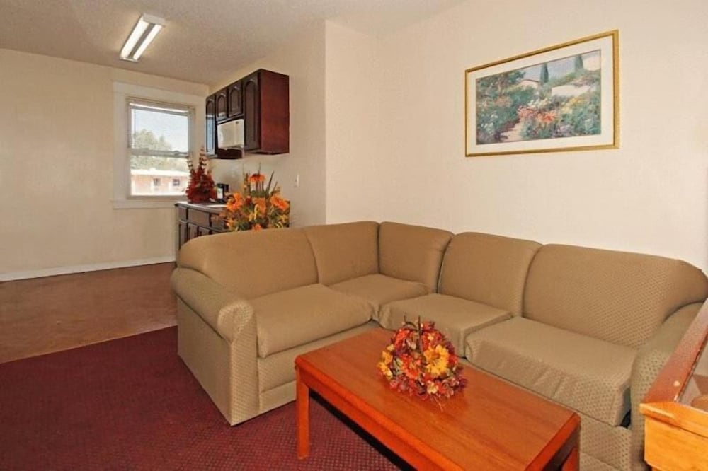 Regal Inn  Suites - Property Image 9