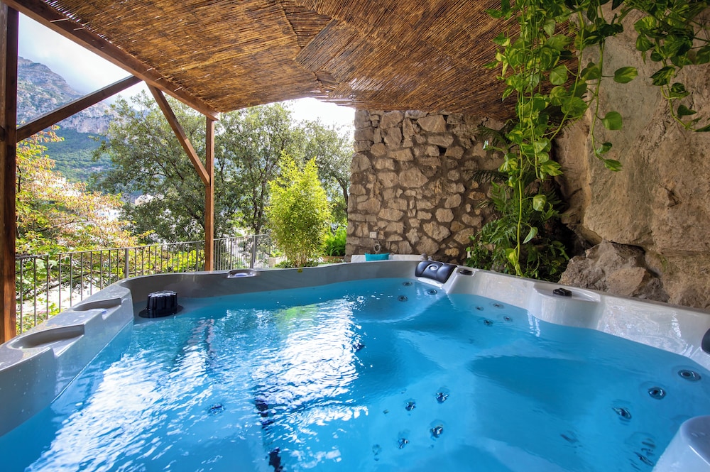 Villa In Positano With Luxury Spa & Amazing View