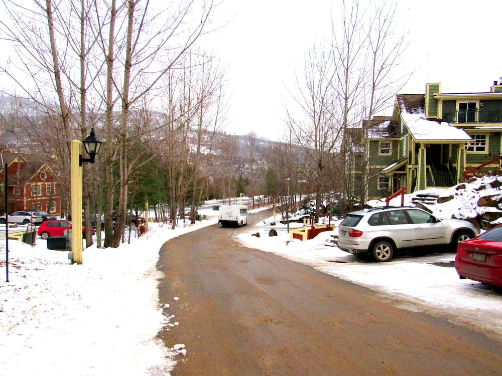 Tremblant les Eaux by Location ADP Tremblant