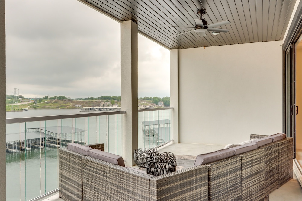 Modern Topsider Condo w/ Lake View & Resort Pool! view 4
