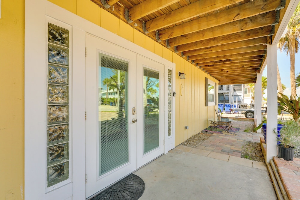 Walk to Beach: Fort Meyers Home w/ Patio!