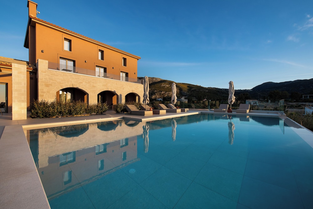 Reveli Suites