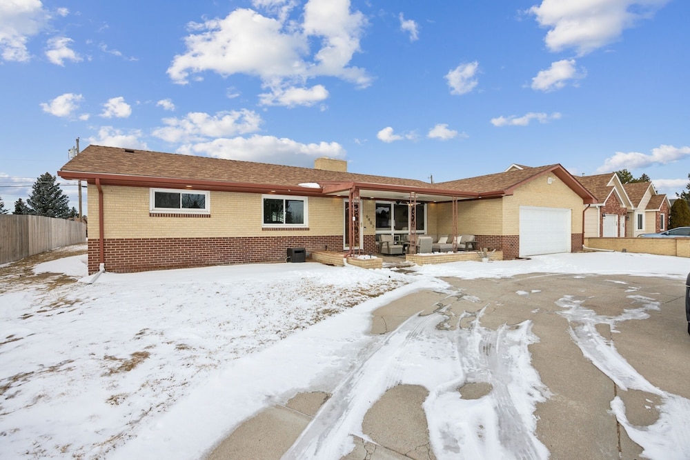 Comfortable & Spacious 3br Home In Cheyenne 3 Bedroom Home