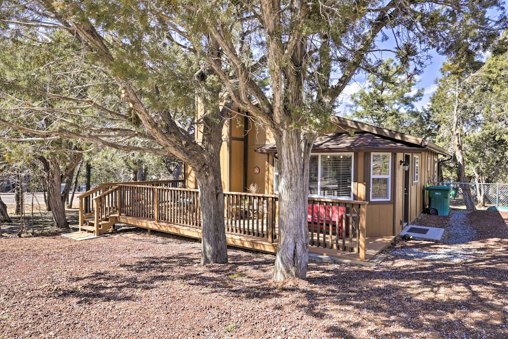 Show Low 'white Mountain Cottage' w/ Deck!