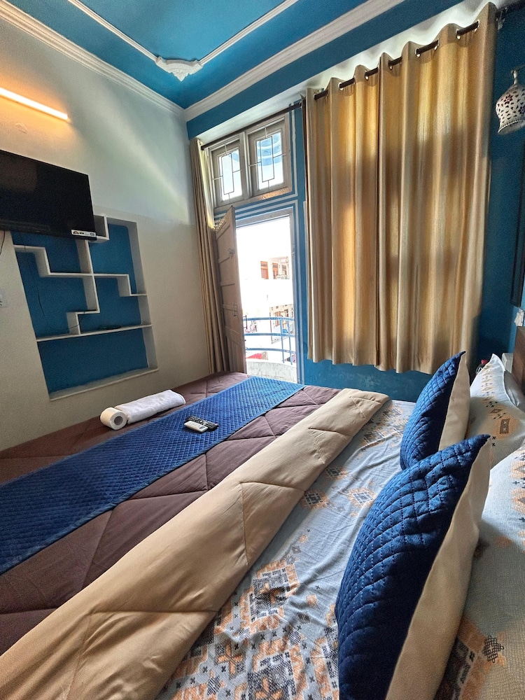 The Pink Chapter Hostel, Jaipur