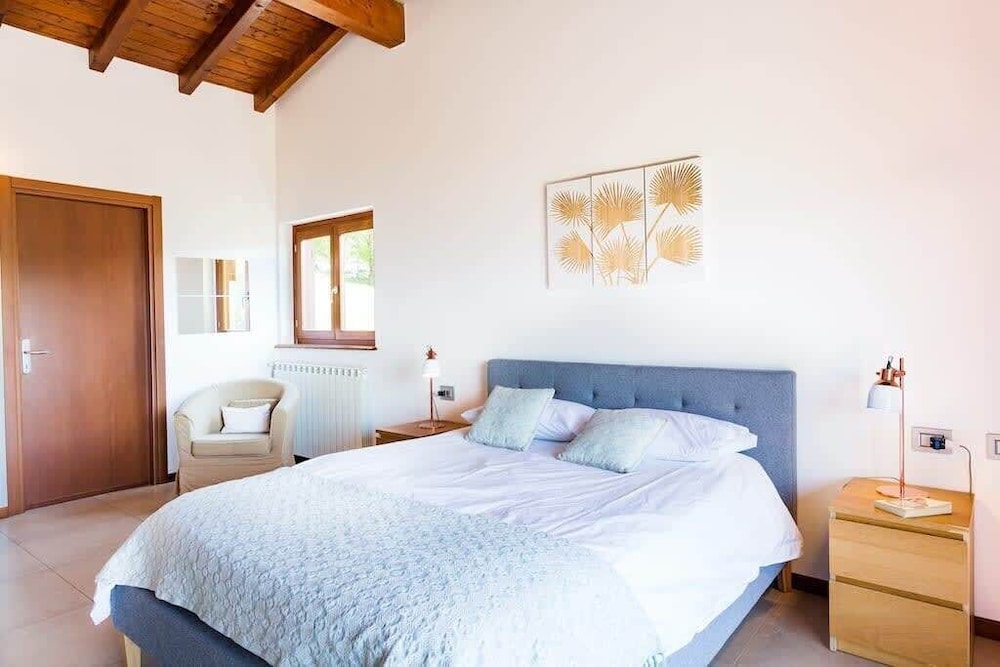 Dumenza Villas
