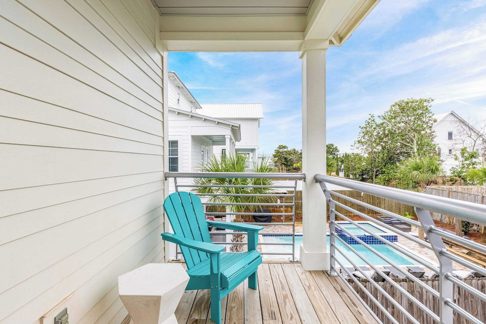 2 Homes in Destin by Avantstay   Sleeps 30, Private Pool+hot Tub, Game Room, Outdoor Bar, Walk to Beach