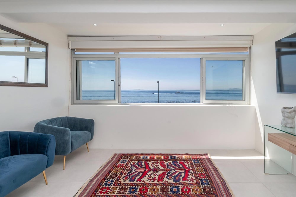 Sea Views by the Promenade at Oceanmist Studio