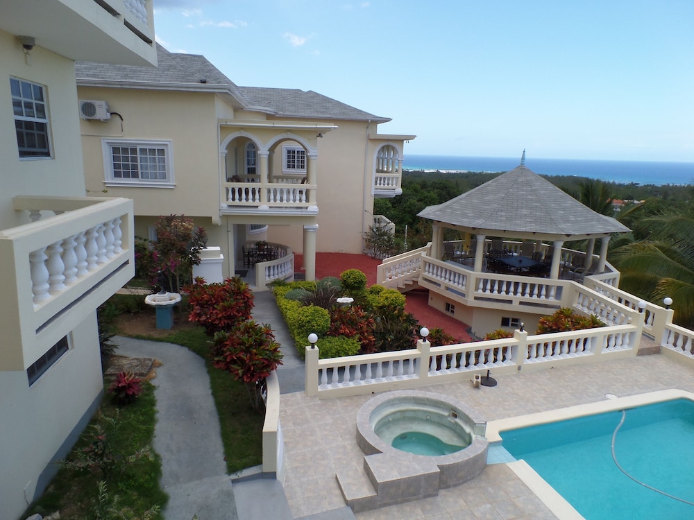 The Royal Kensington Villa