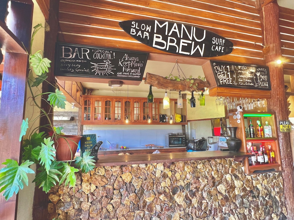 Novie's Tourist Inn