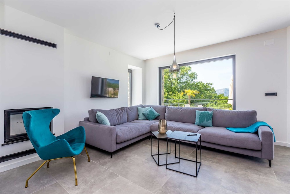 Villa Verena With Heated Pool